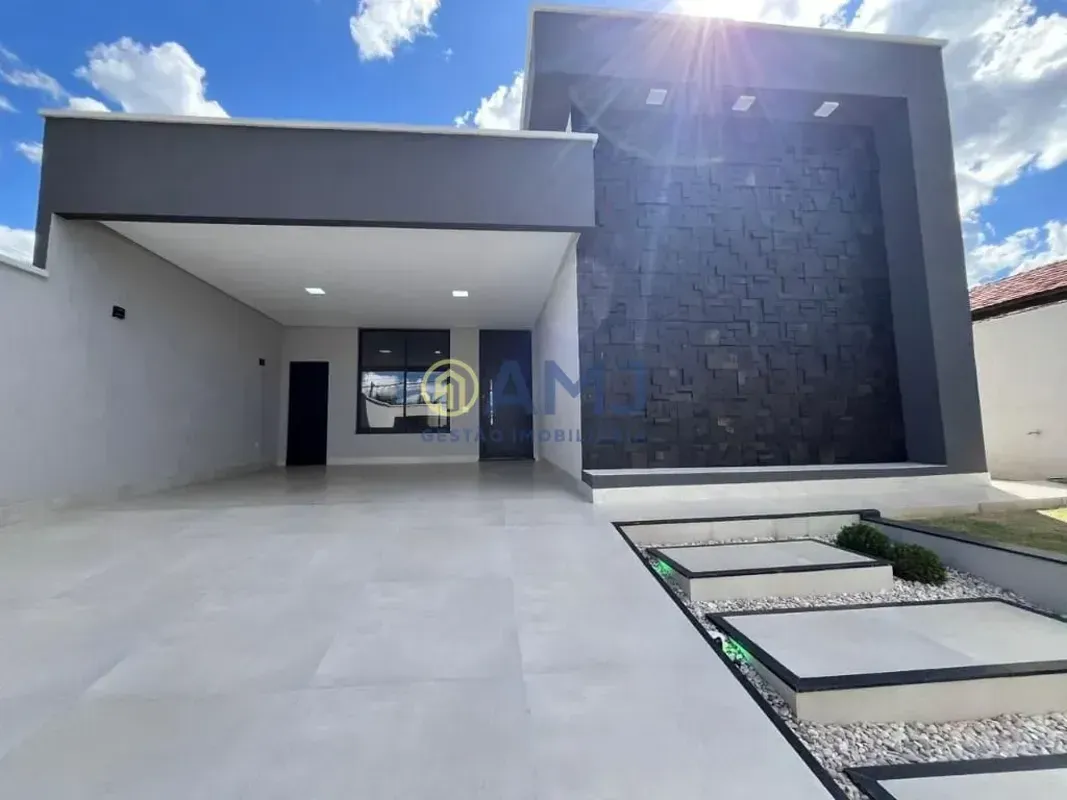 Casa Térrea de Alto Padrão no Residencial Garavelo ParkEntrada imponente com jar...