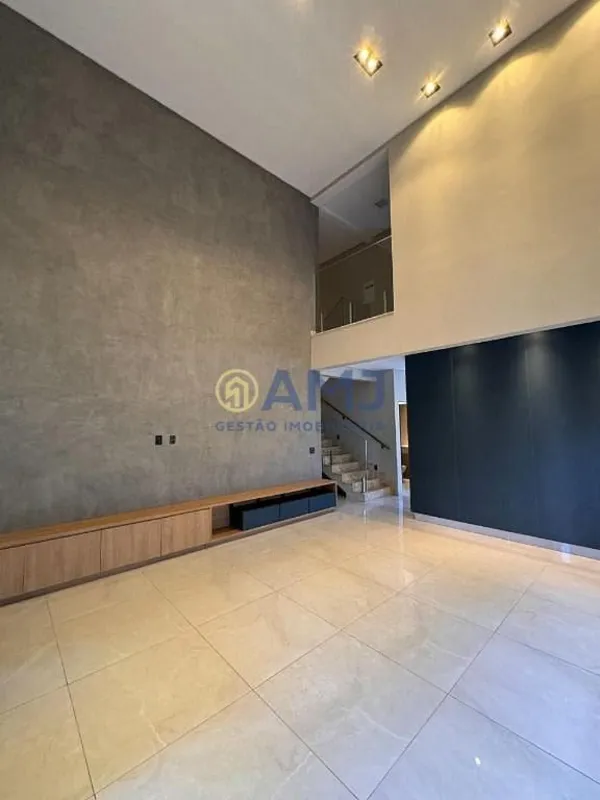 Agende sua visita e encante-se com este belíssimo sobrado moderno! Com 375 m² de...