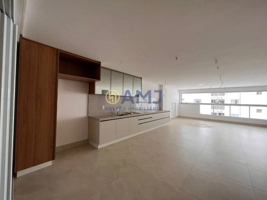 Apartamento de 256m² com 4 Suítes Plenas, completo em armários planejados! Imóve...
