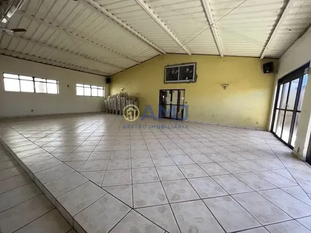 GALPÃO À VENDA SETOR SANTA GENOVEVA / DIVISA COM SETOR JAÓ GOIÂNIA Área comercia...