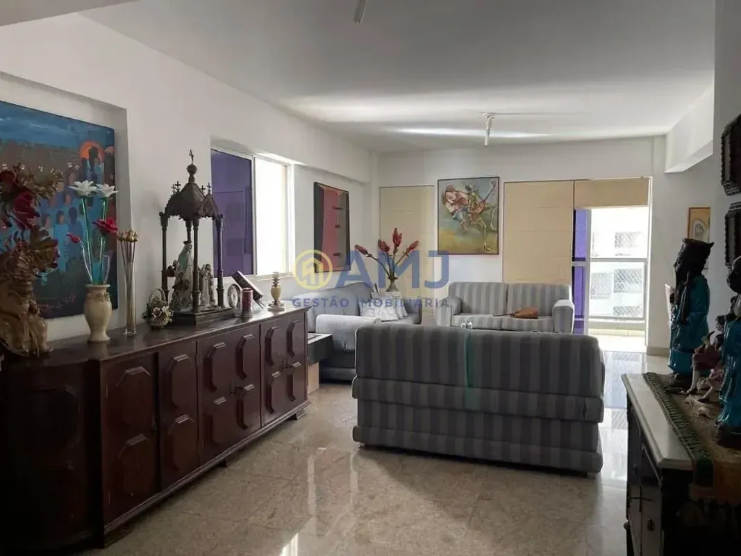 Amplo Apartamento a Venda no Setor Oeste!- Área privativa: 152,28m²;- 04 Quartos...