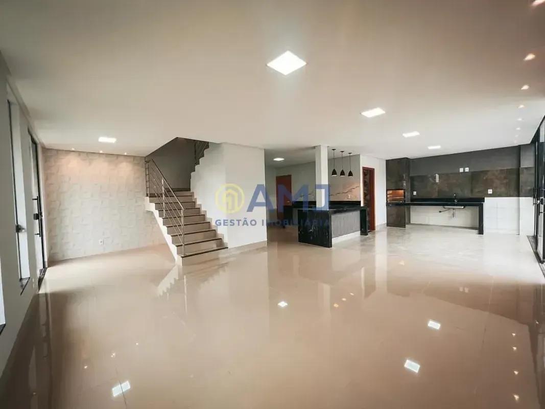 SOBRADO ALTO PADRÃO SETOR TRÊS MARIASImóvel exclusivo, com acabamento de alto pa...