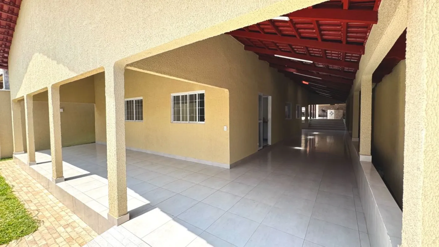 - Área do lote: 464 m2- Área construída: 300 m2- ?3 quartos, sendo a suíte plena...