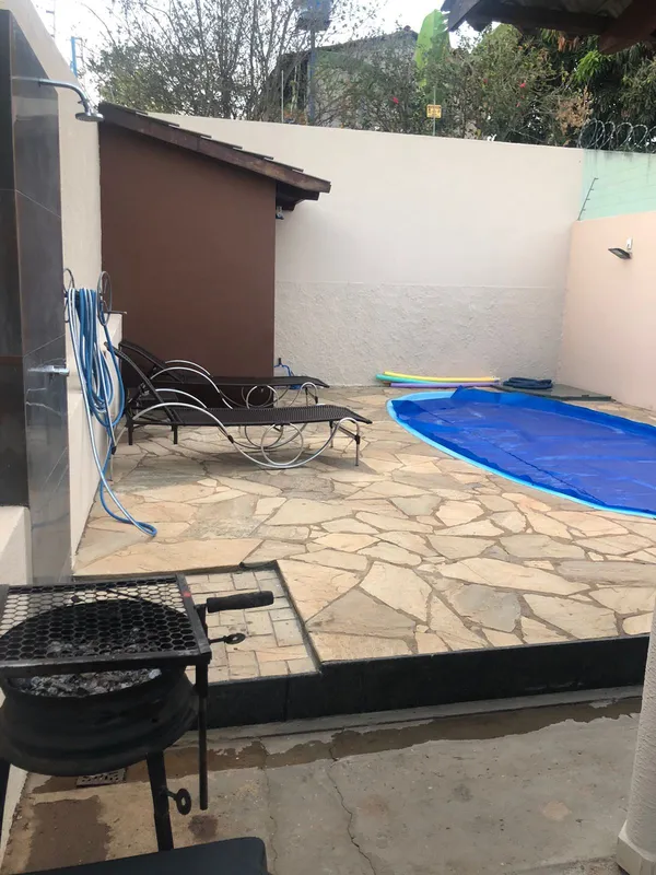 CASA DE 2 Q / C 1 SUITESALACOZINHA COM ARMARIOS PLANEJADOSAREA DE LAZER COM PISC...