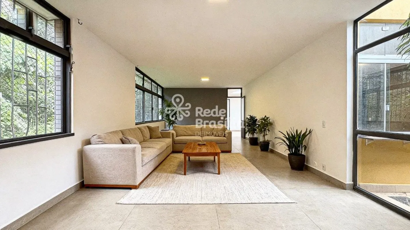 Excelente casa localizada na SHCGN 713, Asa Norte. DESOCUPADA! A propriedade pas...