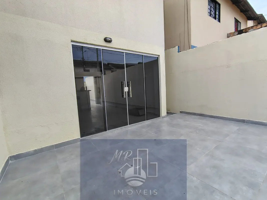 Um casa bem ventilada, com portas de blindex e piso em toda área externa. Este i...