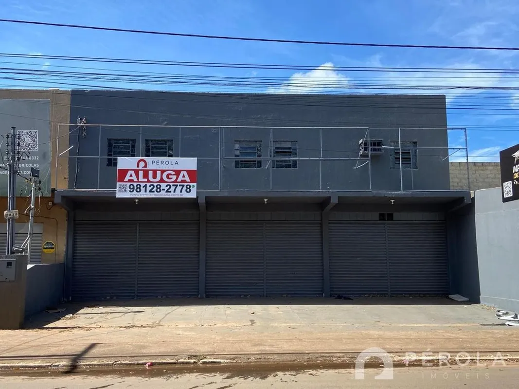 Galpão com 180m². Possui quatro banheiros, copa, cozinha e mezanino. Alto fluxo ...