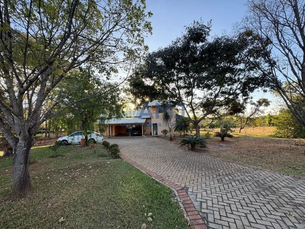 CHÁCARA À VENDA COND. ALTO DA BOA VISTA SENADOR CANEDO/GOTerreno: 5.053 m² Const...