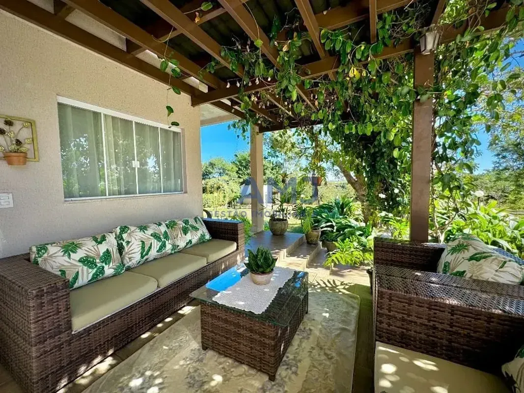 CHÁCARA DE ALTO PADRÃO À VENDA EXCLUSIVIDADE E NATUREZATerreno: 5.119 m² Constru...