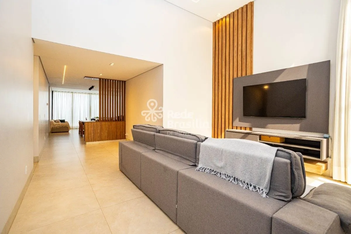 Casa térrea contemporânea no Condomínio Alto da Boa VistaImóvel com excelente pa...