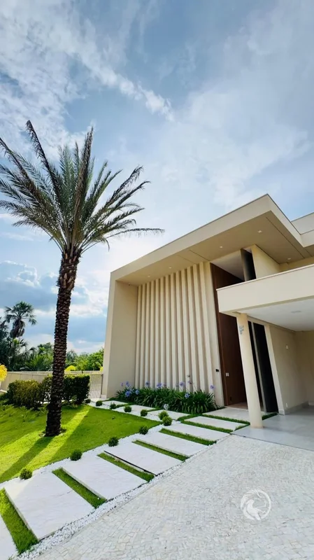 A Casa em Condomínio que você procurava no Lago Sul.Condomínio novo composto por...