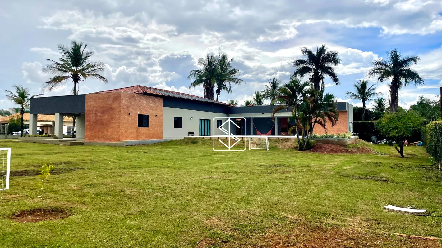 Casa Térrea Sofisticada na SMPW 5 – Moderna, Ampla e Pronta para MorarSe você bu...