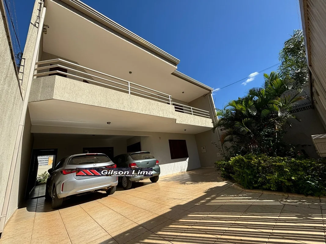 ** Lote 300 m2 - 5 Quartos ( 3 SUÍTES ) + DCE - 2 Pavimentos - Ótima localização...