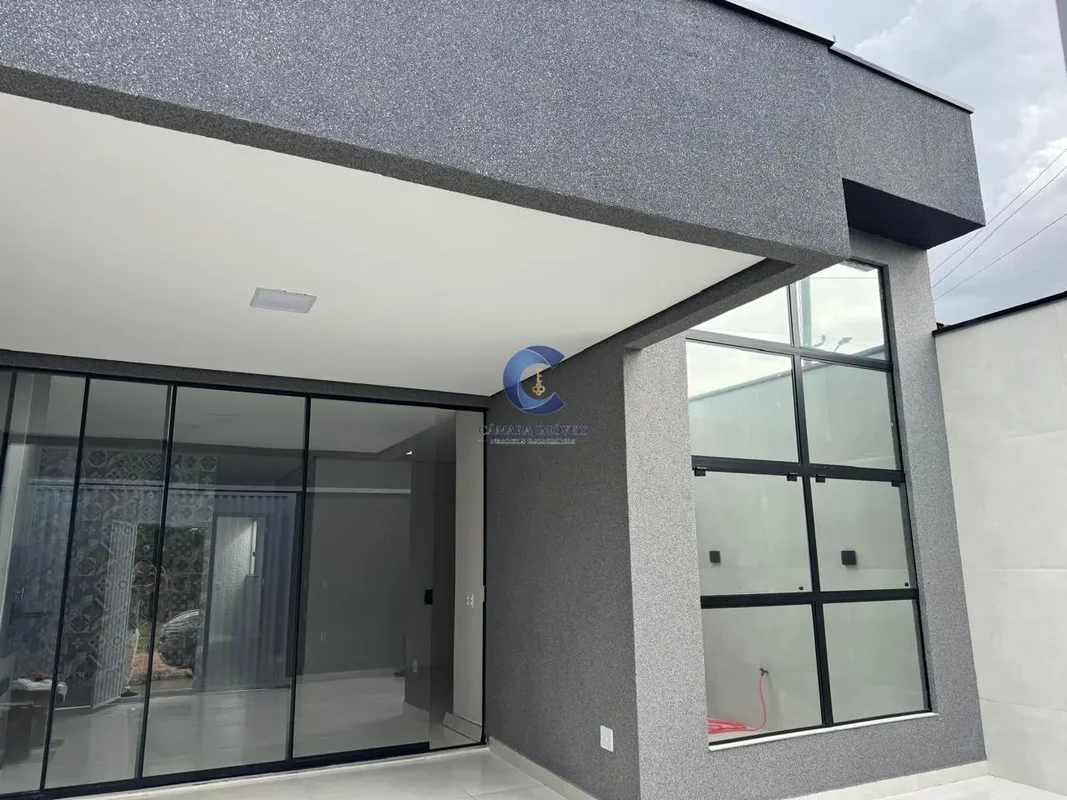 Imagine morar em uma casa nova, com excelente localização no coração de Samambai...