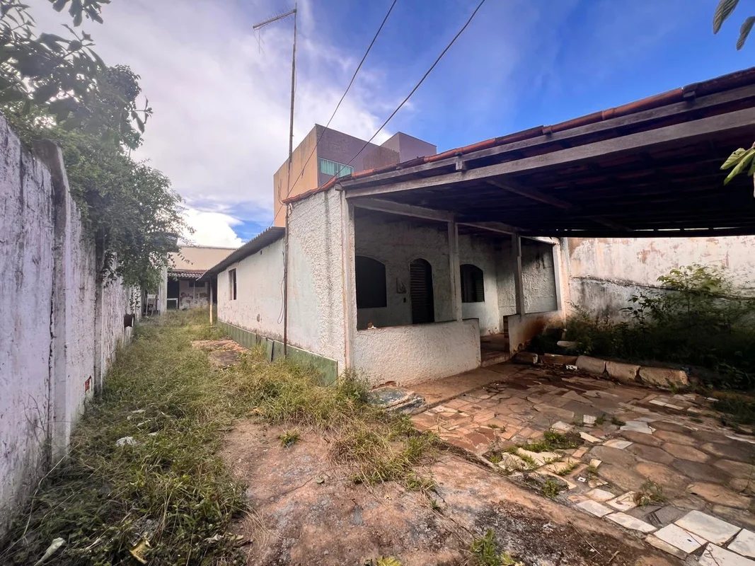QSD 24 | Oportunidade Lote com 300m², medindo 10 metros de frente por 30 metros ...