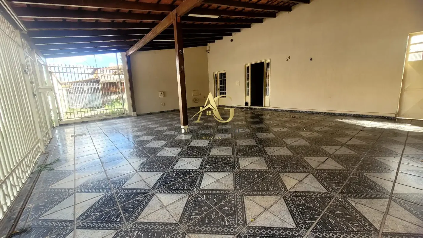 Excelente oportunidade para morar ou investir no Guará 2.Casa localizada em lote...