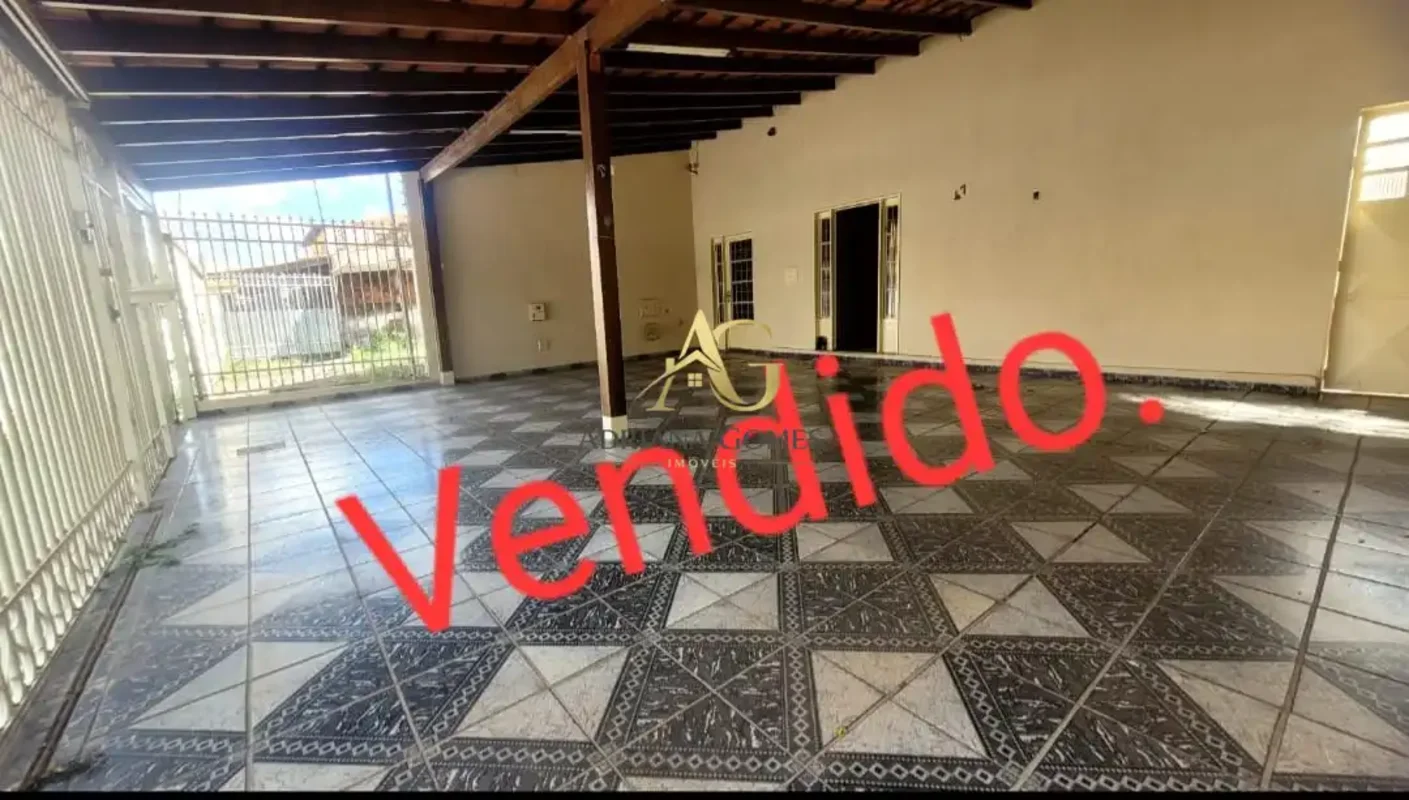 Excelente oportunidade para morar ou investir no Guará 2...Casa localizada em lo...