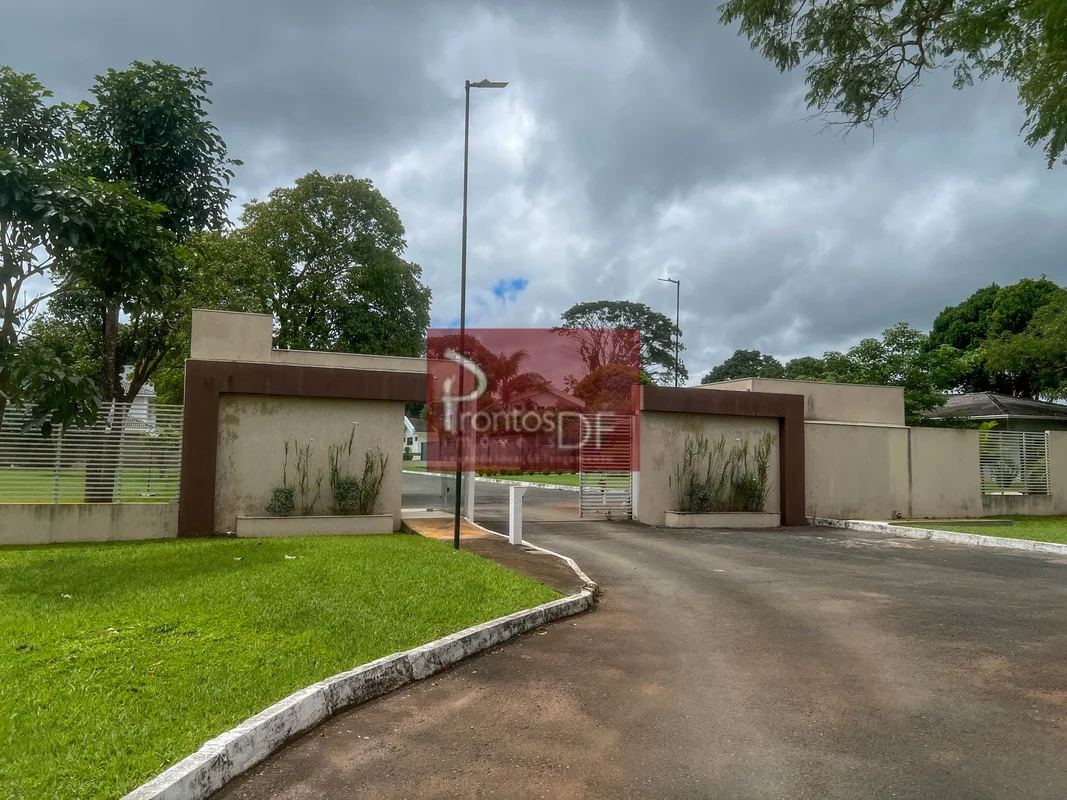OPORTUNIDADE ÚNICA - CASA TÉRREA NA QUADRA 20 DO PARK WAY Localização Imbatível:...