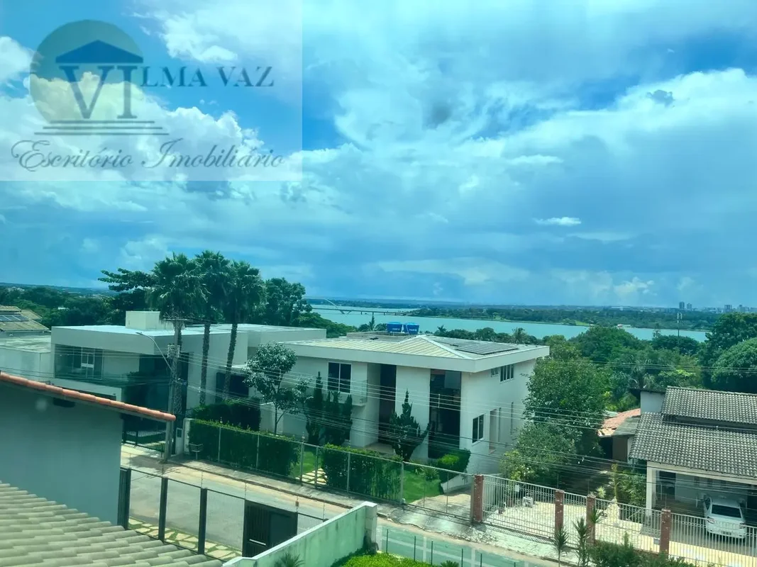 Descubra uma residência extraordinária no coração do Lago Sul, localizada na SHI...