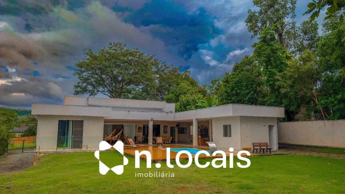 Localizada no Condomínio Quintas Interlagos, esta casa oferece excelente padrão ...