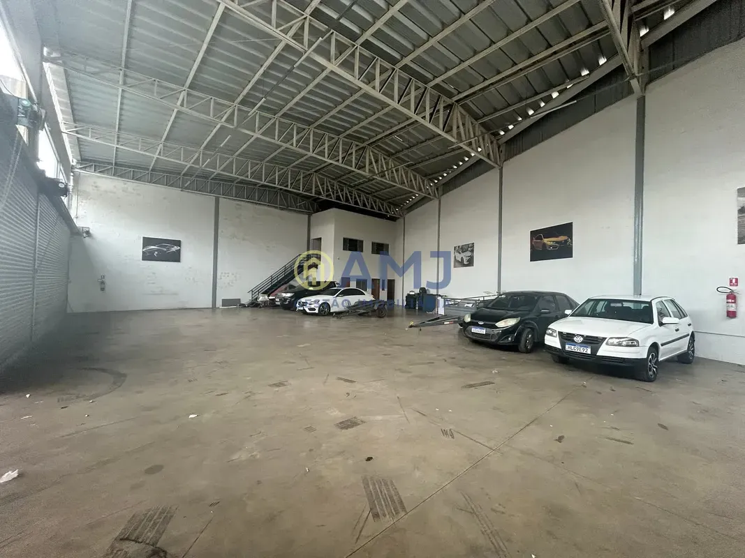 Galpão Comercial para Locação em Campinas!Galpão com 400 m²! Localizado na Padre...