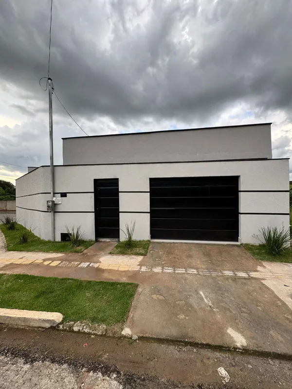 Casa de 3/4 sendo uma suíteÁrea do lote 210 m²Área construída 150 m²Sala com pé ...