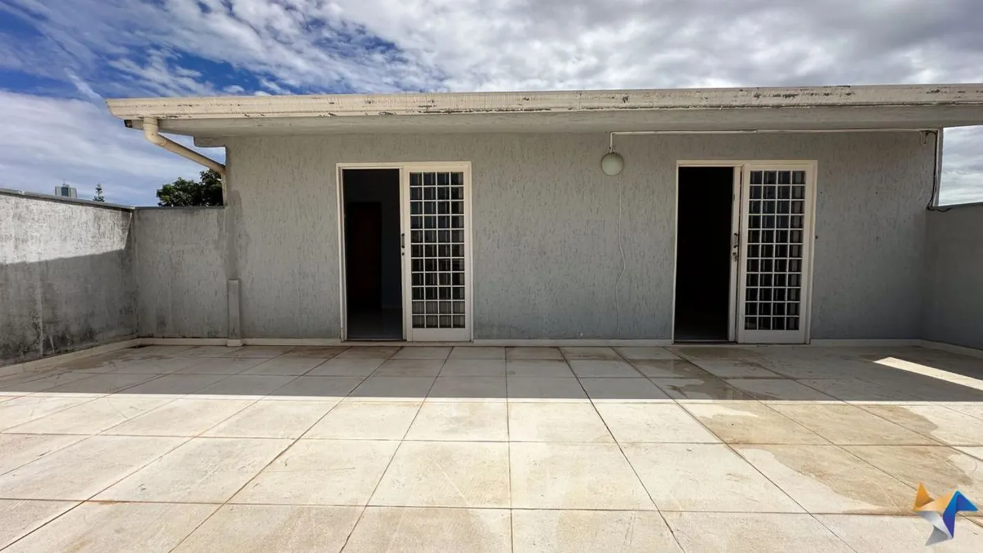 Sobrado reforma com 3 quartos e vaga para 6 carrosCasa/Sobrado de 2 andares.1 an...