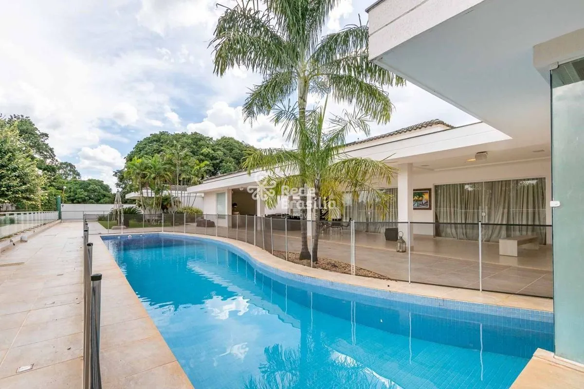 Sobre o terreno:Terreno de fundo com 7500 m² de área total, sendo 5000 m² de áre...