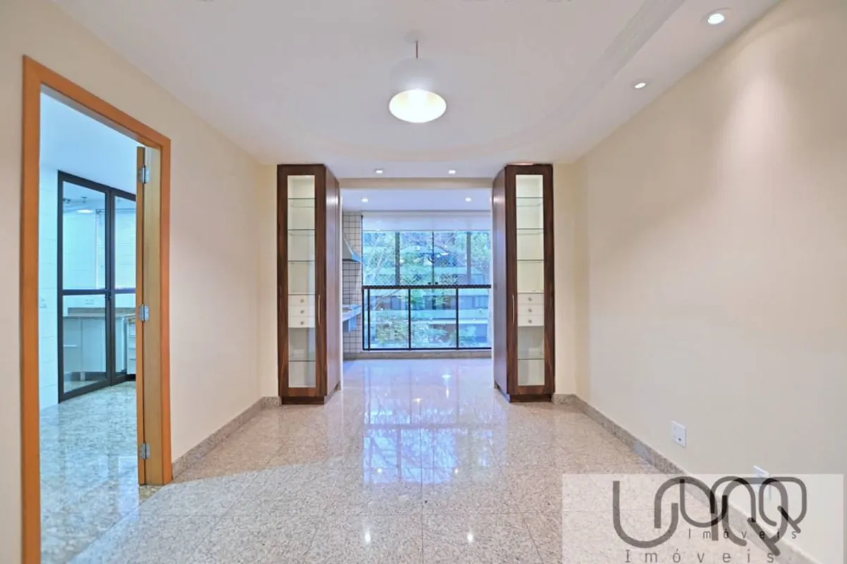 UNQ ALUGAApartamento reformado com 220 m² de área privativa, localizado em andar...
