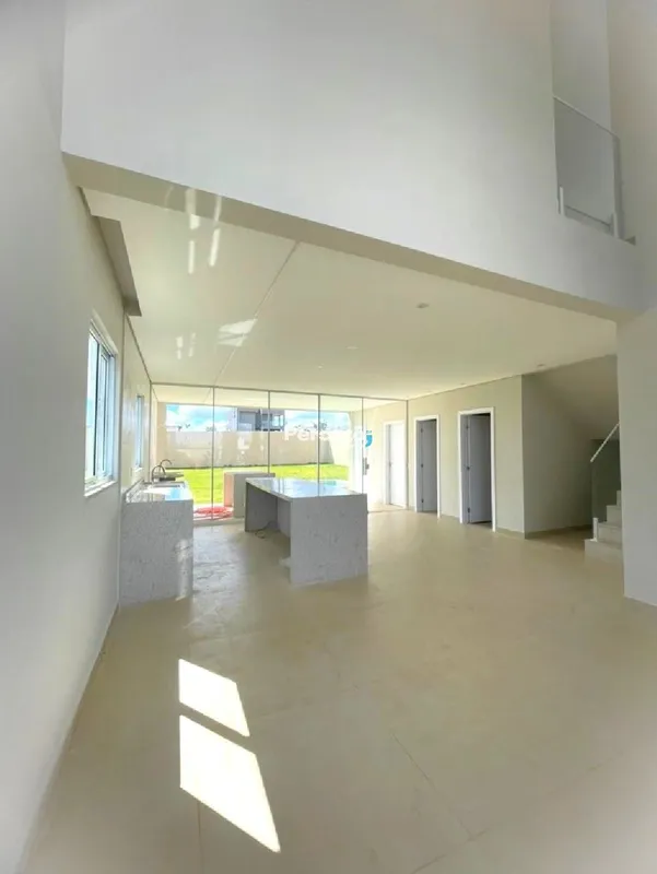 Casa de Alto Padrão com 3 Quartos, sendo 3 Suítes Localizada no Condomínio Le Pr...