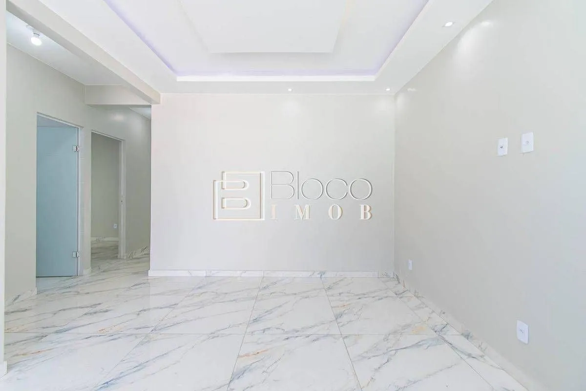 VENDO Excelente casa toda na laje com 3 quartos sendo 1 suíte na QR 510 de Samam...