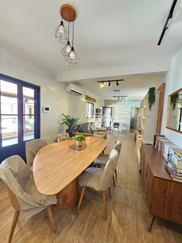 Linda casa em condomínio fechado na principal rua de Vicente Pires, rua 12, vaza...