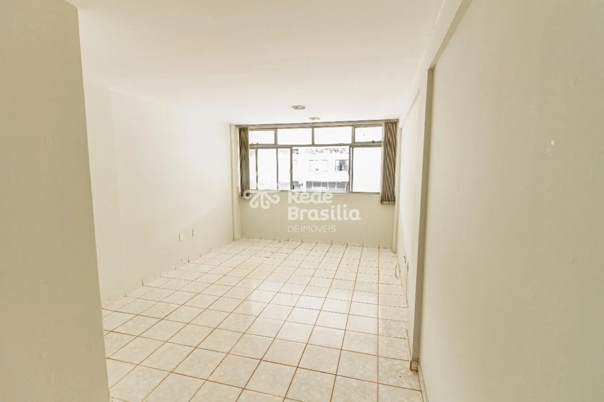 CLN 405 - Kitnet / Sala no Ed. Bristol Shopping - Asa Norte - Brasília/DFImagine...