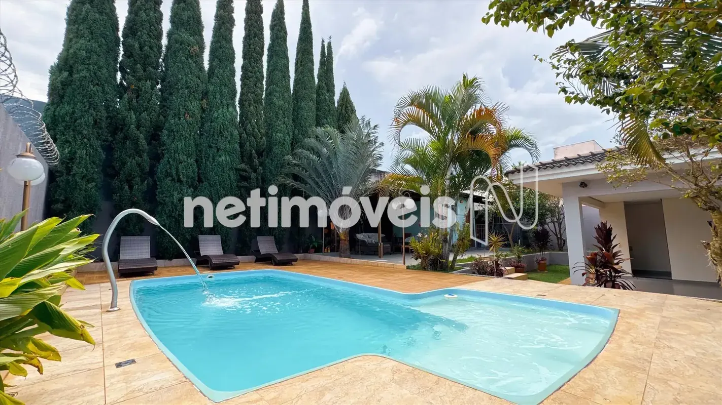 CASA TÉRREA NO JARDIM BOTÂNICO III – BAIRRO NOBRE Apresentamos esta excelente ca...