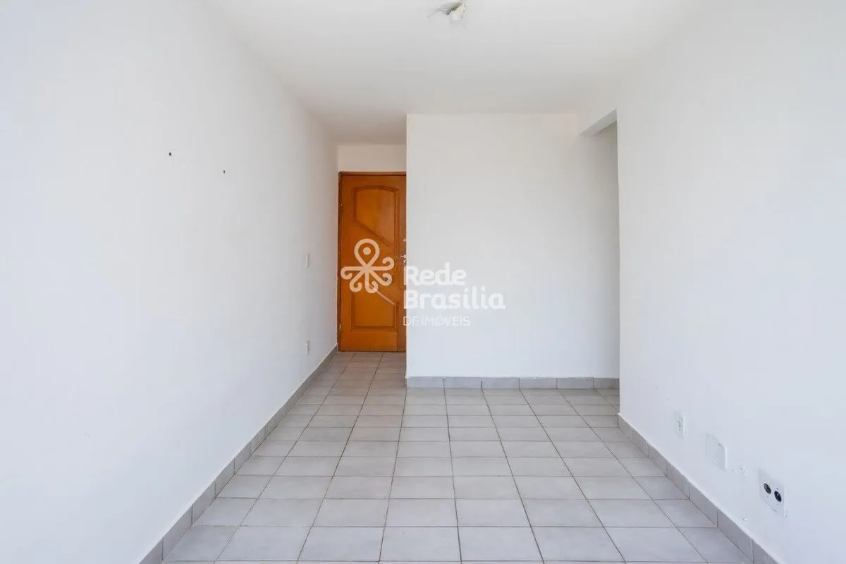 QI 14 - Apartamento com varanda - 3 quartos - 2 banheiros - nascente - aceita fi...