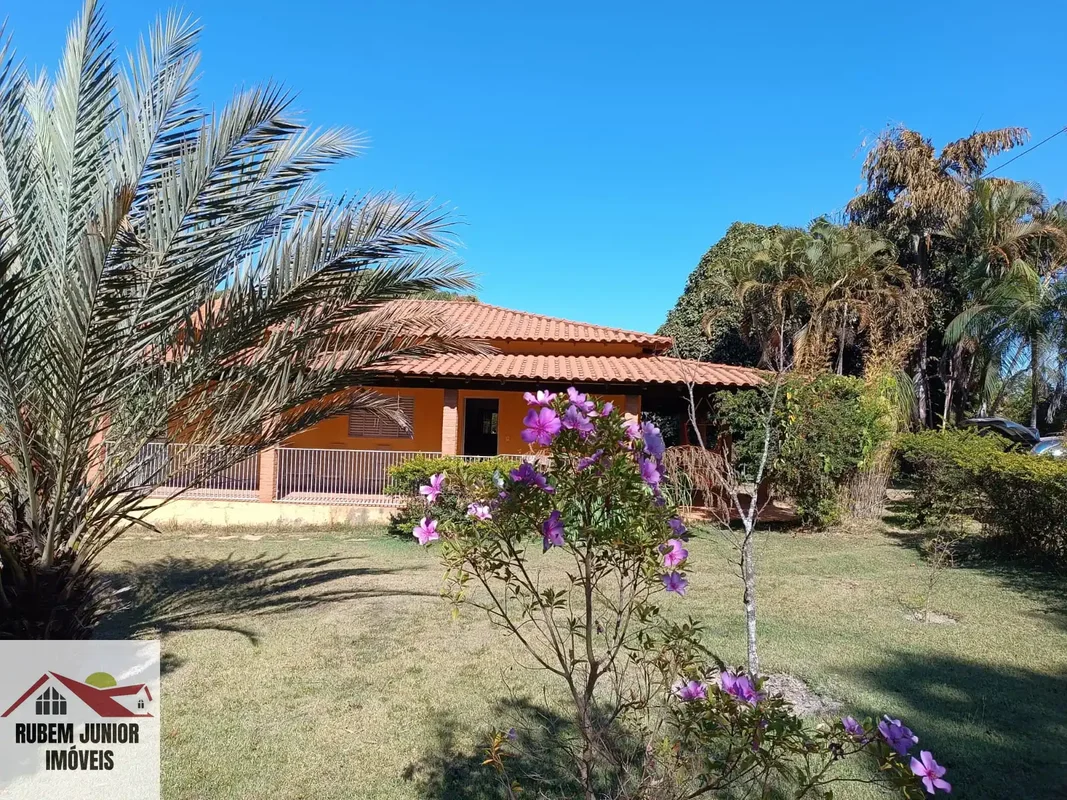 EXCELENTE OPORTUNIDADE – CHÁCARA ESCRITURADA PRONTA PARA MORARLocalização estrat...