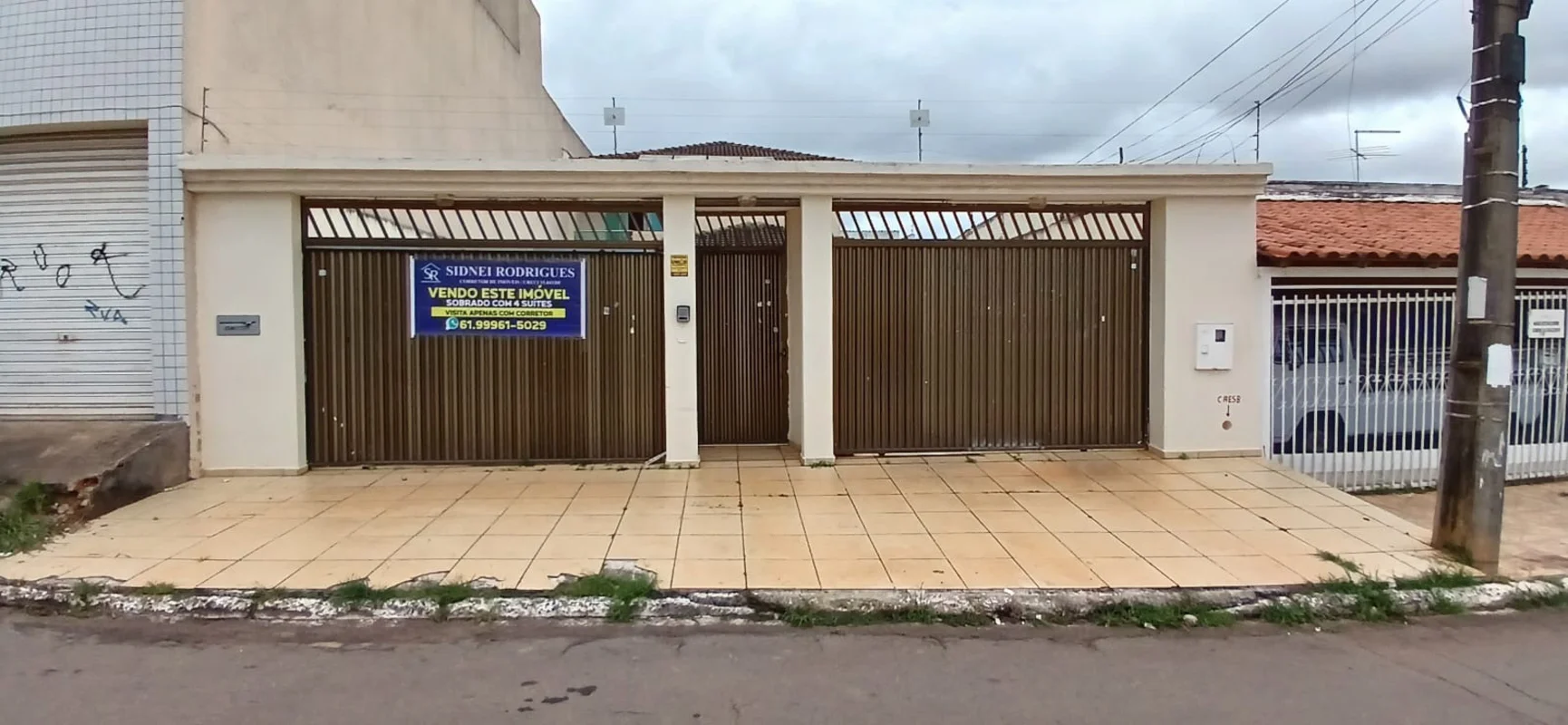 Descubra o conforto e a praticidade de morar em uma casa moderna, localizada na ...