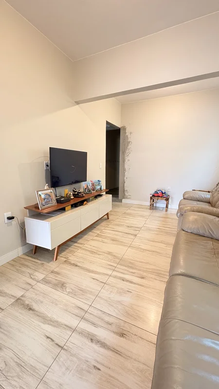 Madel Imobiliária vende casa na Quadra 8 de Sobradinho.DESCRIÇÃO:4 quartos, sala...