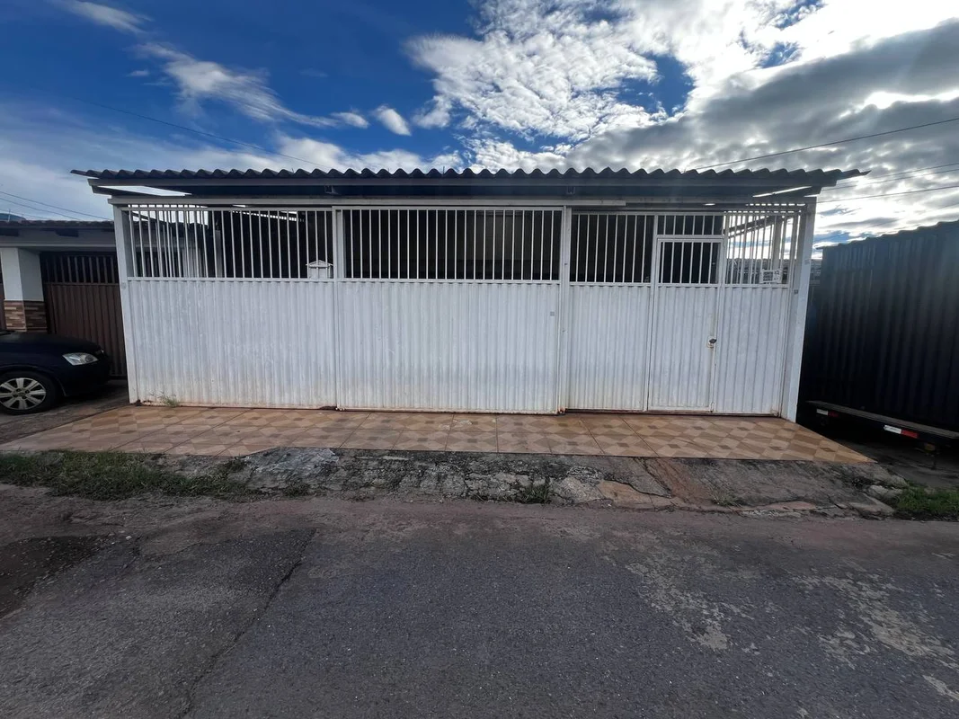 CASA À VENDA NA QNN 22 – CONJUNTO IDescubra o conforto e a praticidade desta cas...