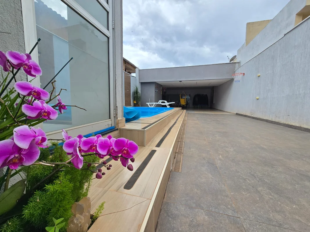 Conquiste o conforto e praticidade de morar na acolhedora Casa em Condomínio na ...