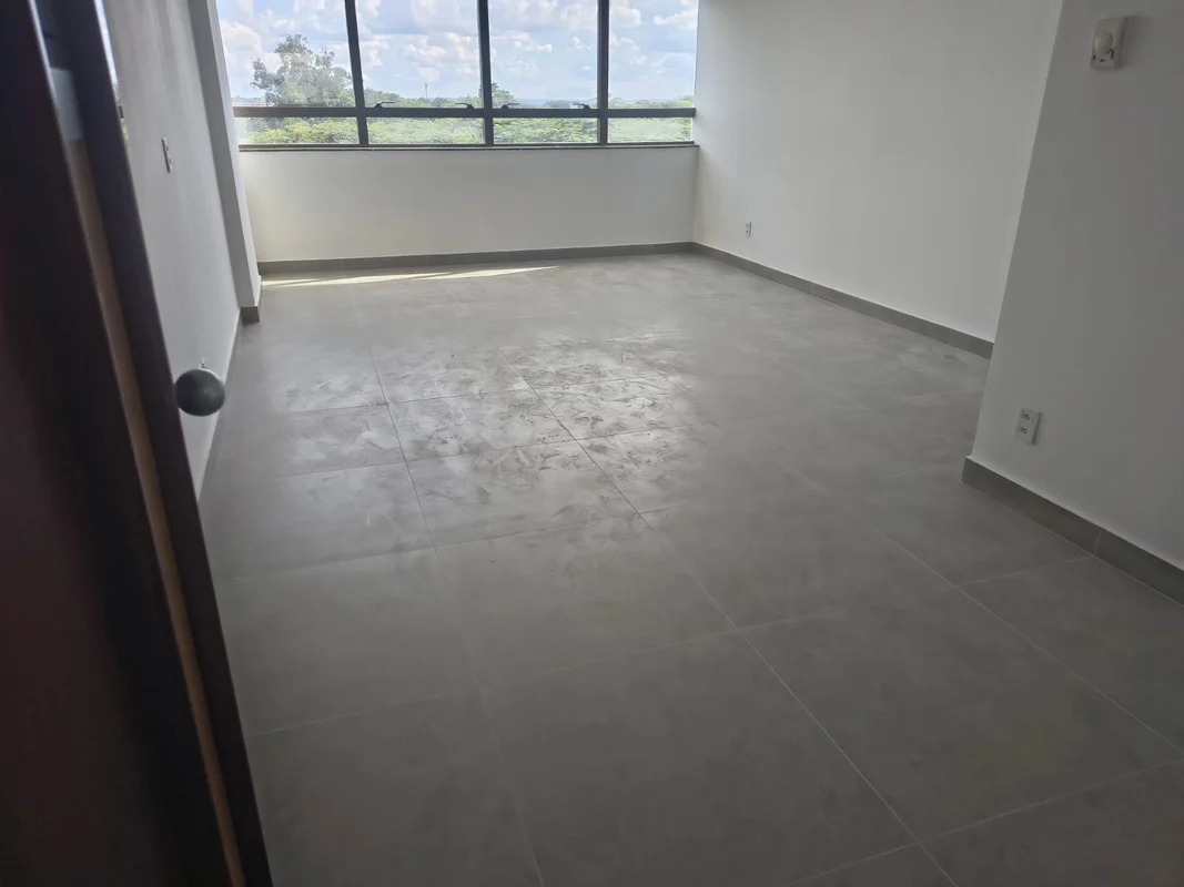 SHS - BRASIL 21 - EXCELENTE SALA COM 31 M² PRIVATIVOS, COM VISTA LIVRETRATAR E V...