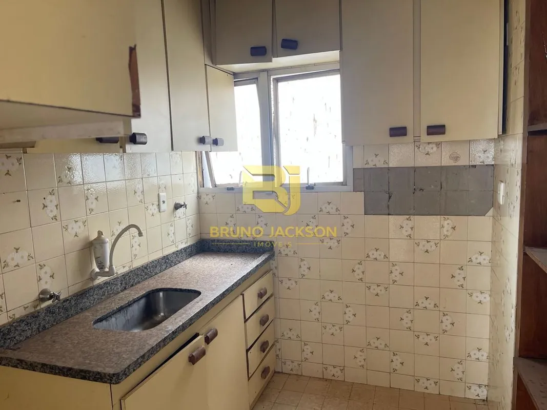 Apartamento amplo, confortável e muito bem localizado no coração da cidade, perf...