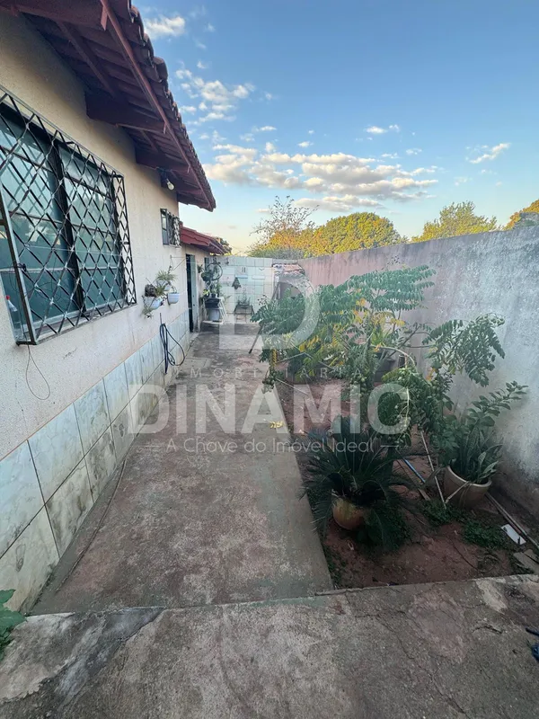 (ID 01)Casa com 4 Quartos - Parque Santa Rita R$ 330 milCasa espaçosa e bem loca...