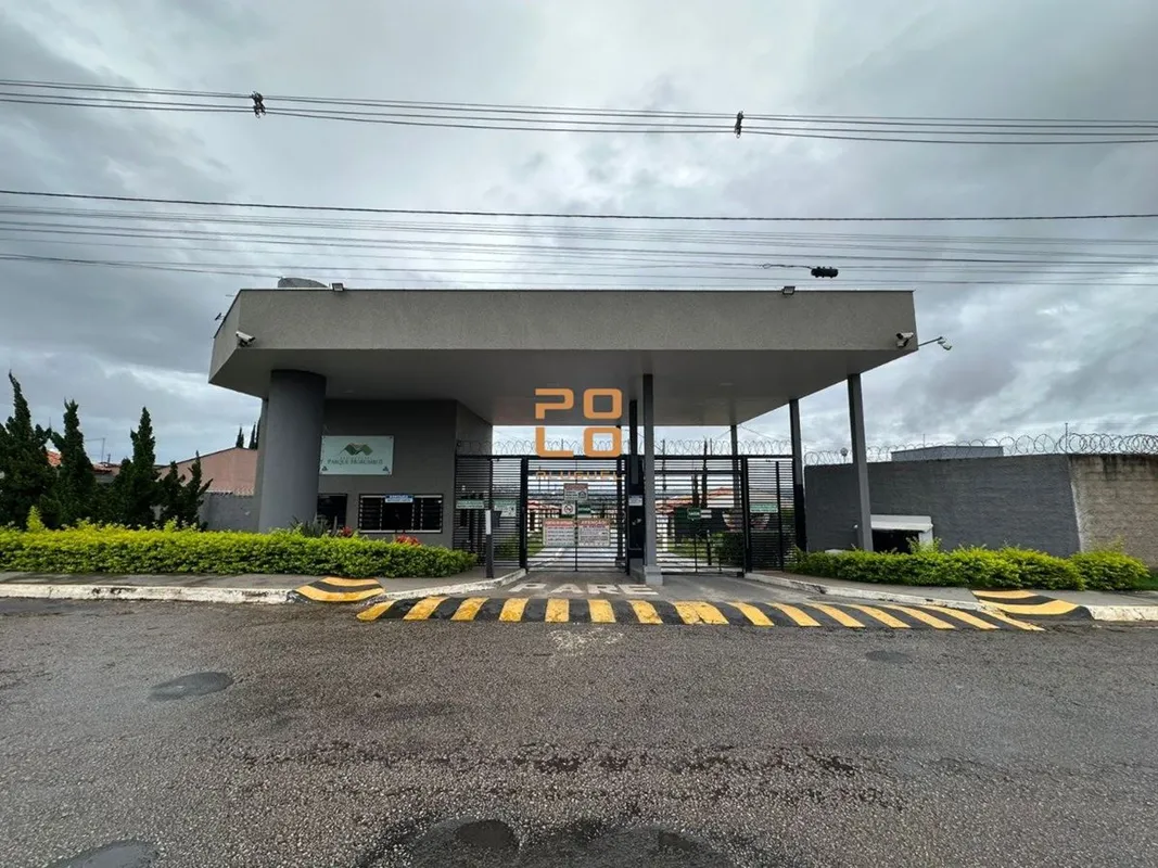 Casa com dois quartos, banheiro, sala, cozinha americana, área de serviço nos fu...