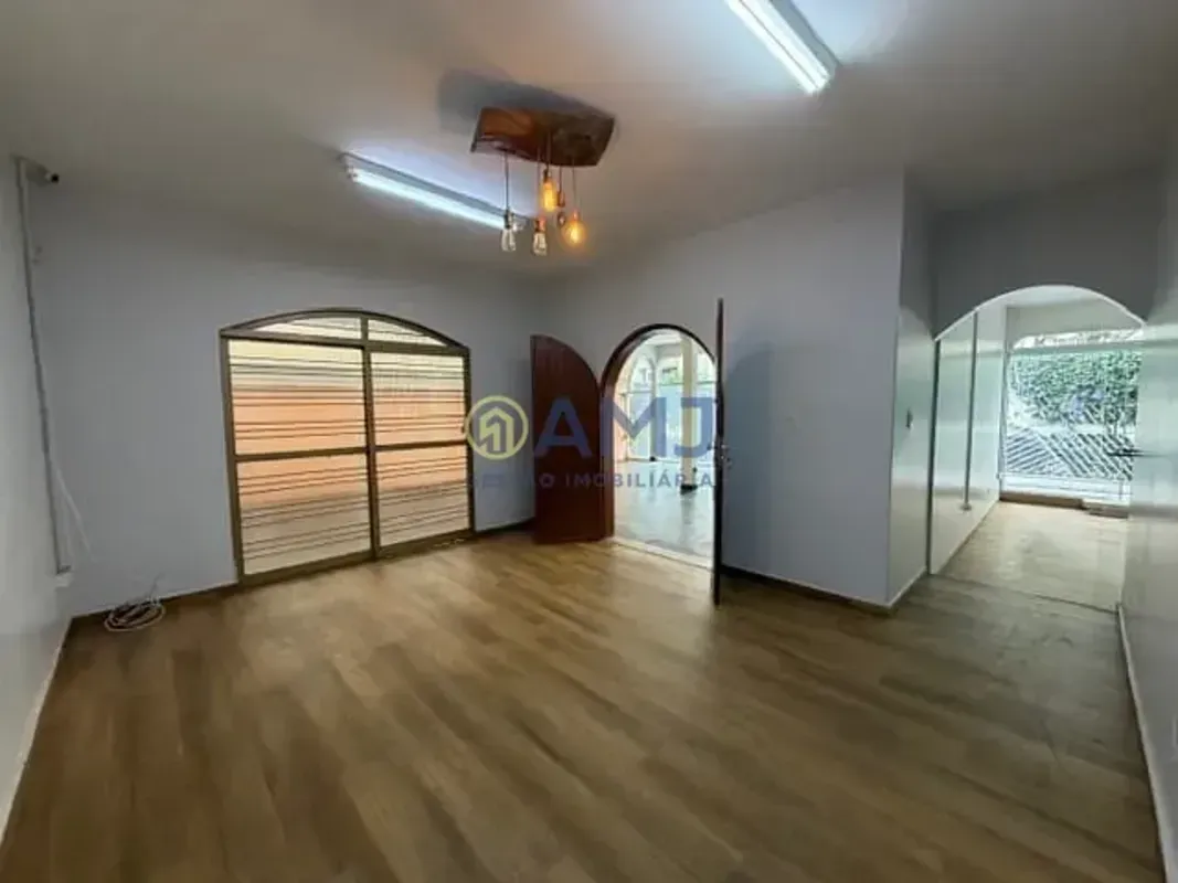 Casa Comercial para Locação no Setor Nova Suíça Excelente Localização!Oportunida...