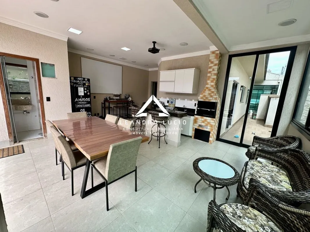 Casa Térrea à Venda Repleta em Armários Jardins Madri Descrição: Casa térrea mod...