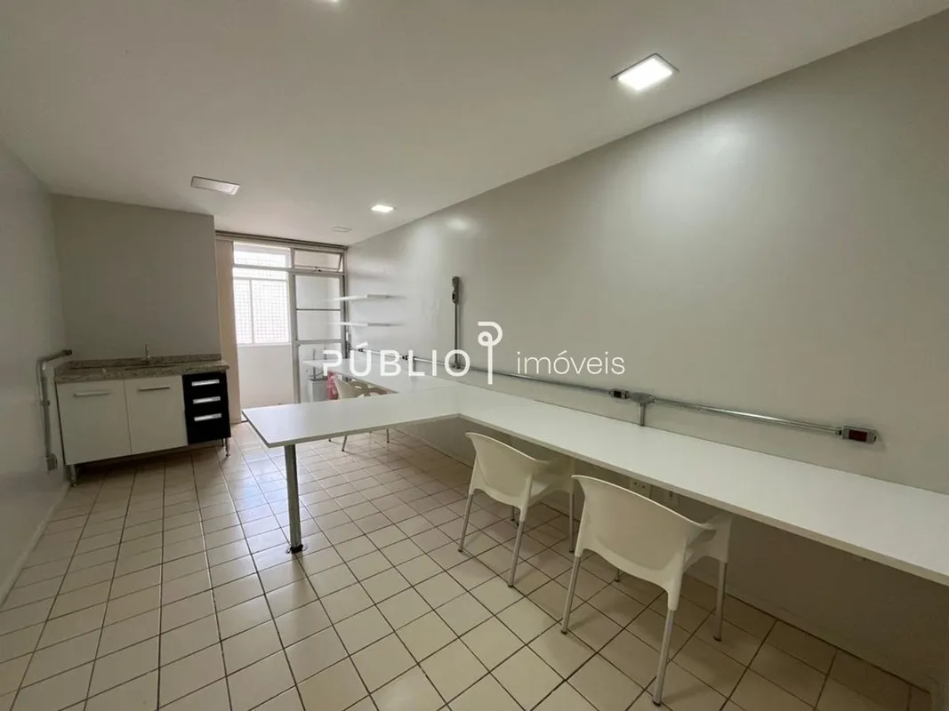 CARÊNCIA DE 30 DIAS.PÚBLIO IMÓVEIS ALUGA SALA COMERCIAL NO SIA, COMPOSTA POR:- S...