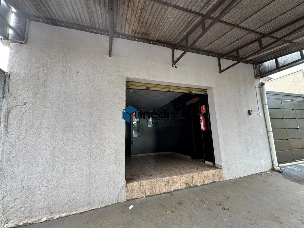 LOCALIZAÇÃO:Localizada em avenida principal, com excelente visibilidade e fácil ...