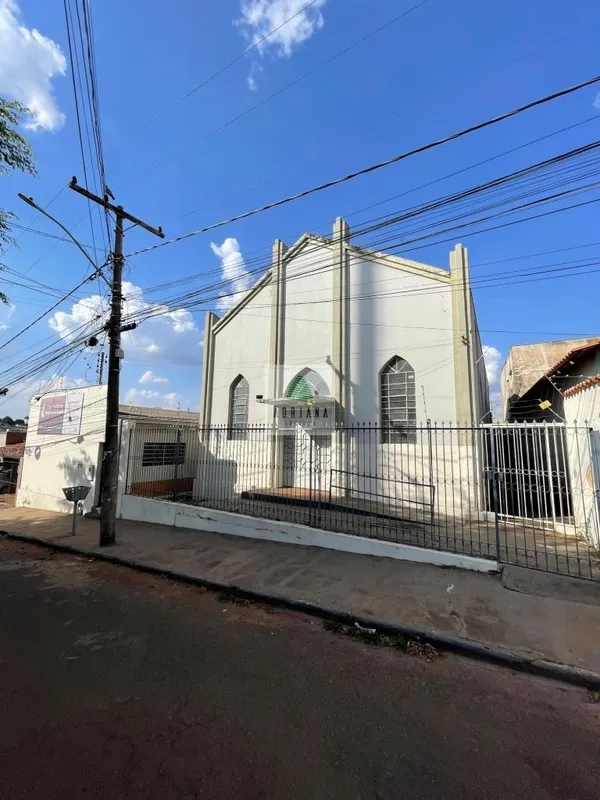imóvel, com estrutura , para Templo sendo com área de 250mts² , salão com área d...