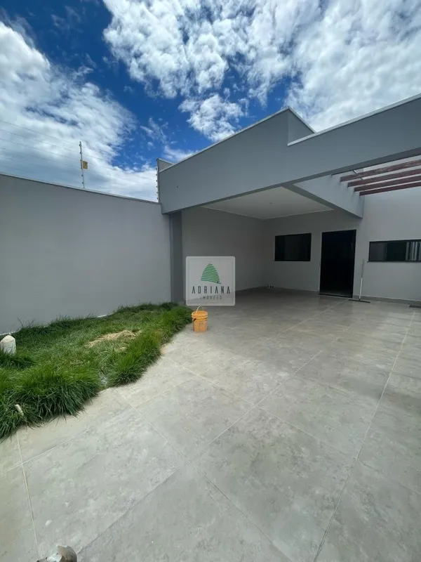 3 quartos, sendo 1 suíte, sala, banheiro social, cozinha, área de serviço 2 vaga...